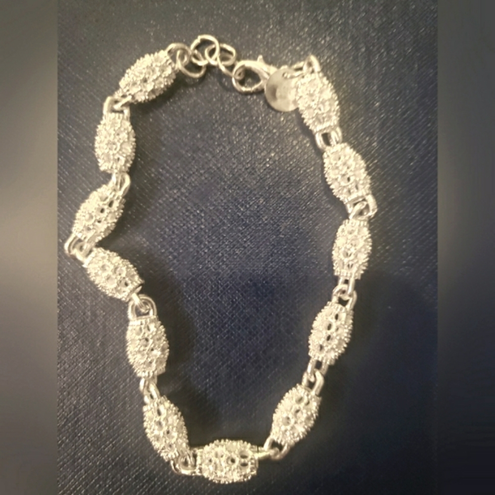 925 Sterling Silver 9" Barrel Bracelet.   FF167